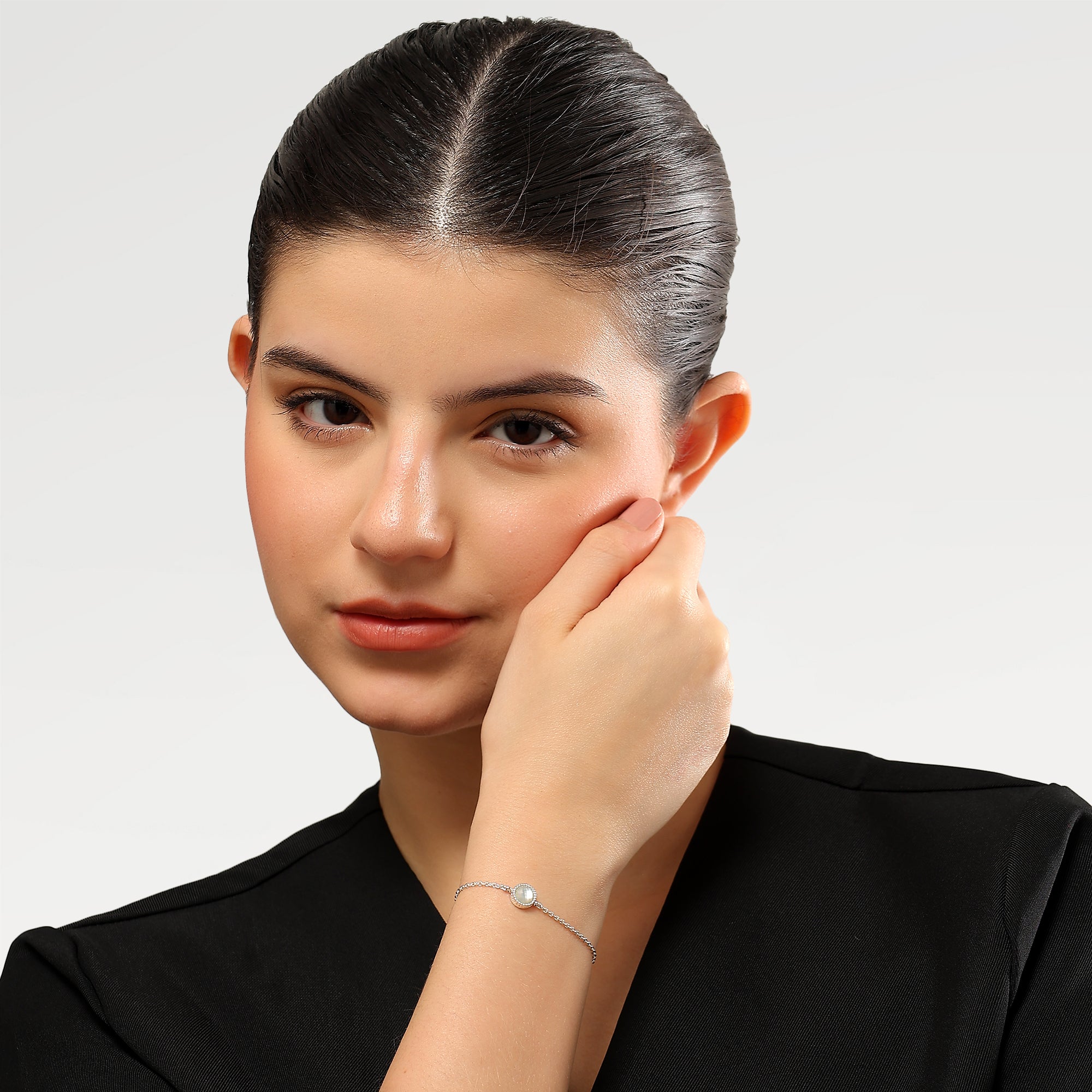 Nora Polished Shell Collet Bracelet