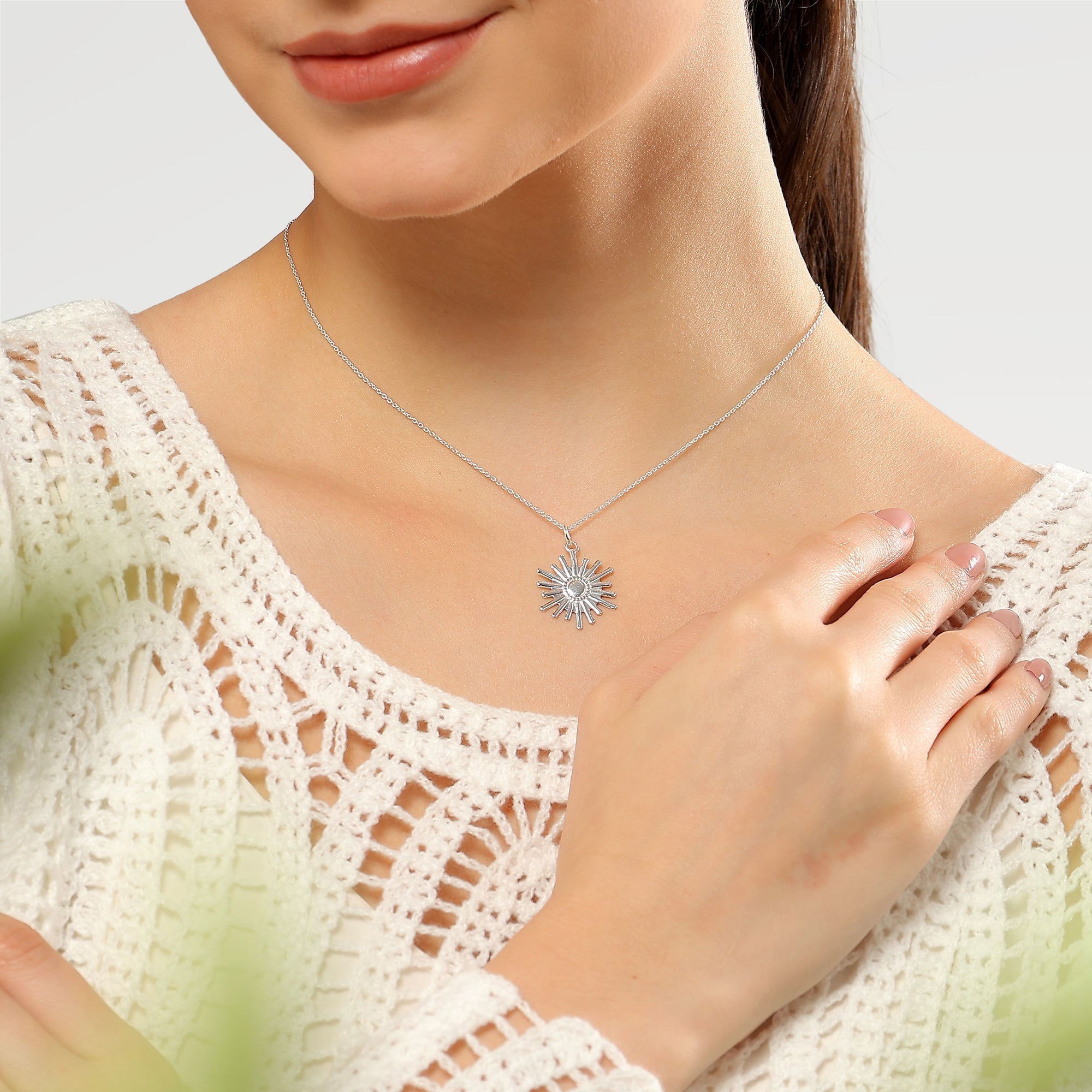 Anna Minimal Sun Pendant