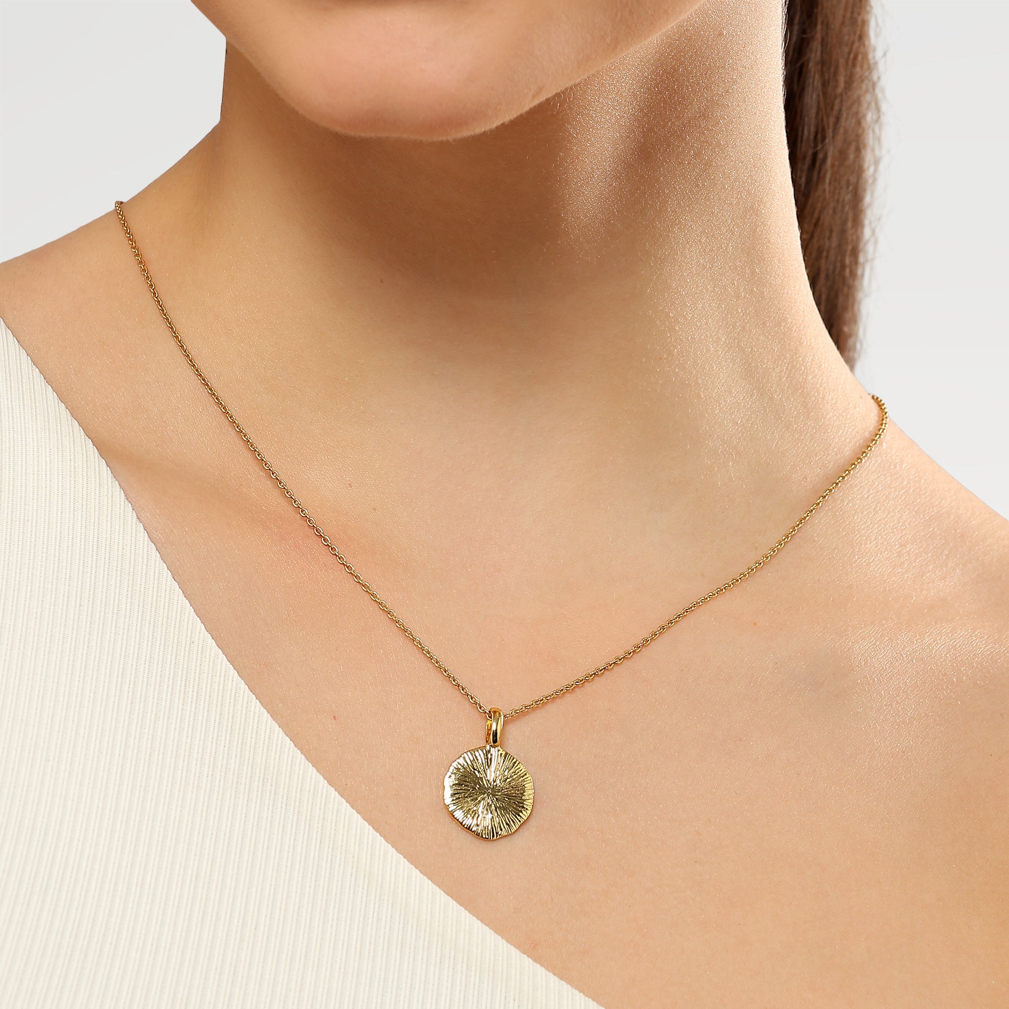 Ivy Diamond Cut Texture Pendant