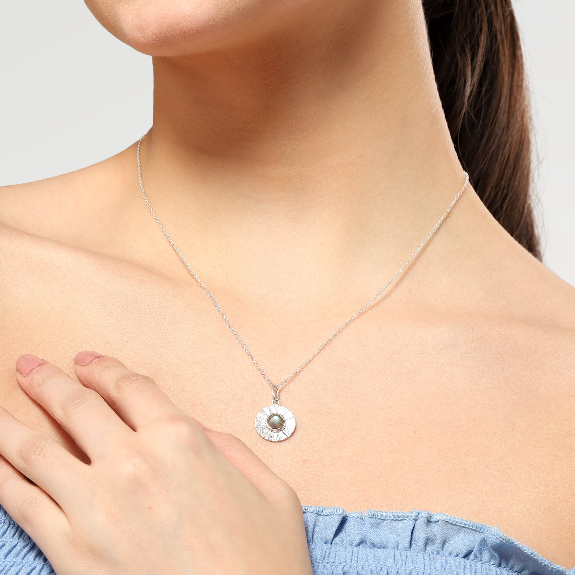 High Polish Bazel Set Diamond Cut Necklace with One Side Checker Cut Round Labradorite