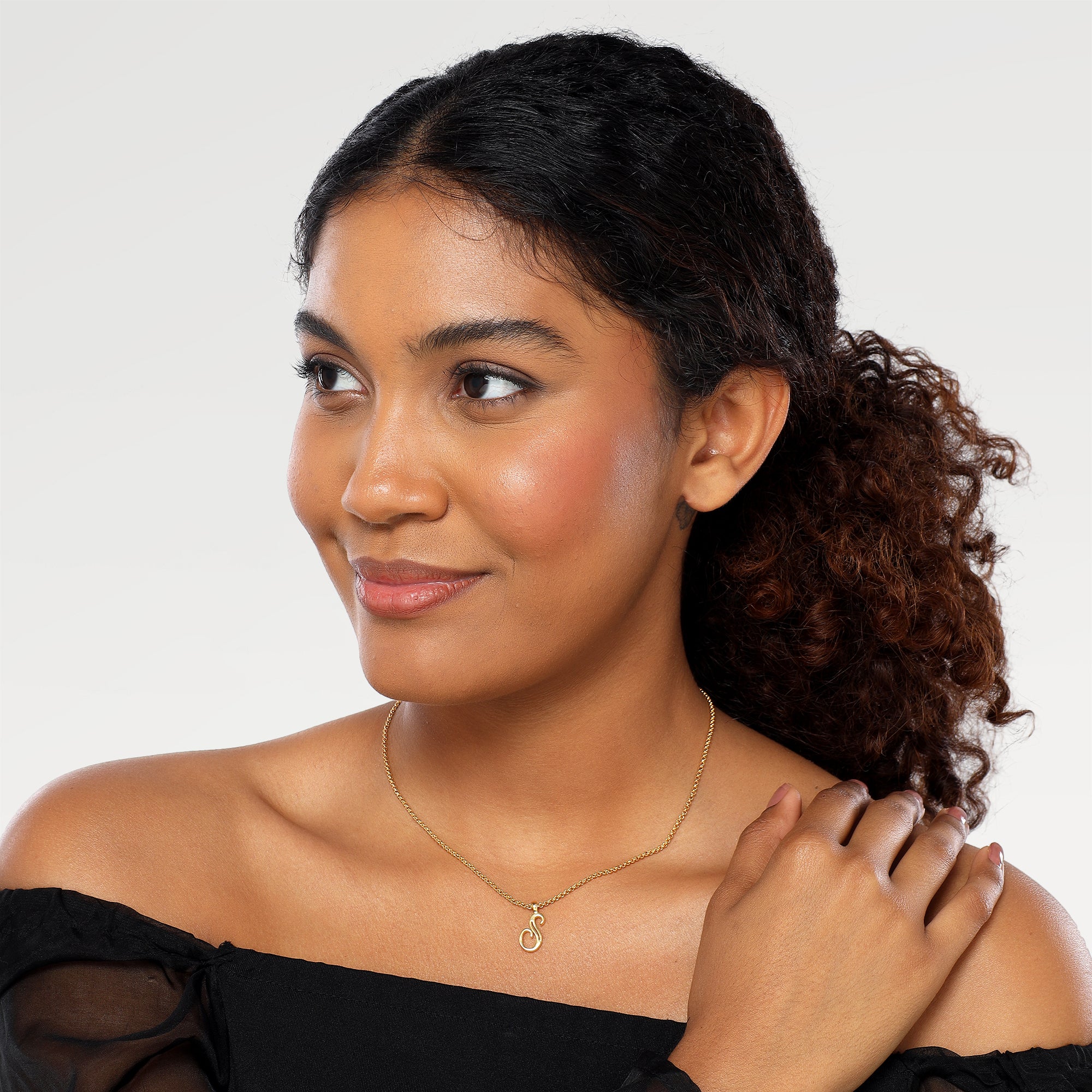 Sara Modern Elegant Necklace