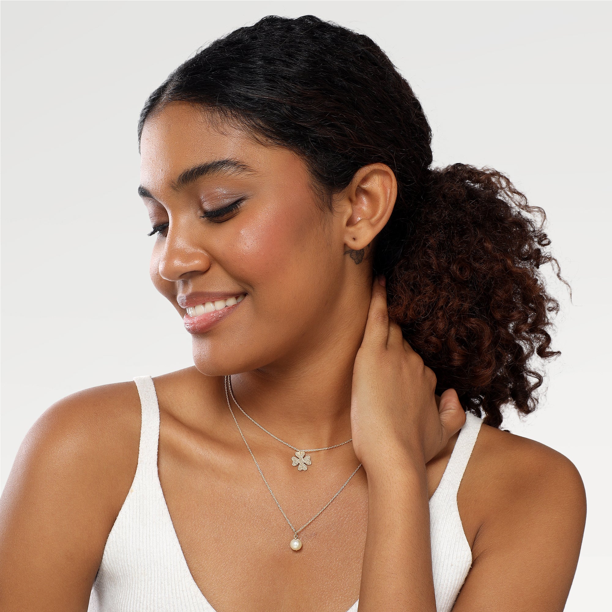 Kate Flower Pearl Necklace