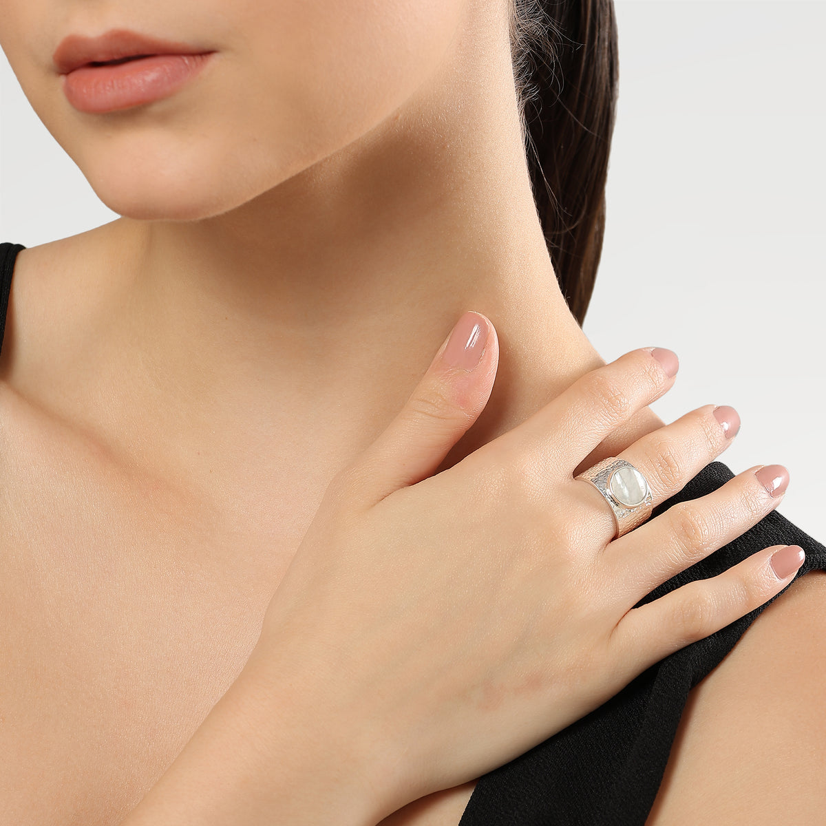 Kate Hammered Bezel Shell Ring