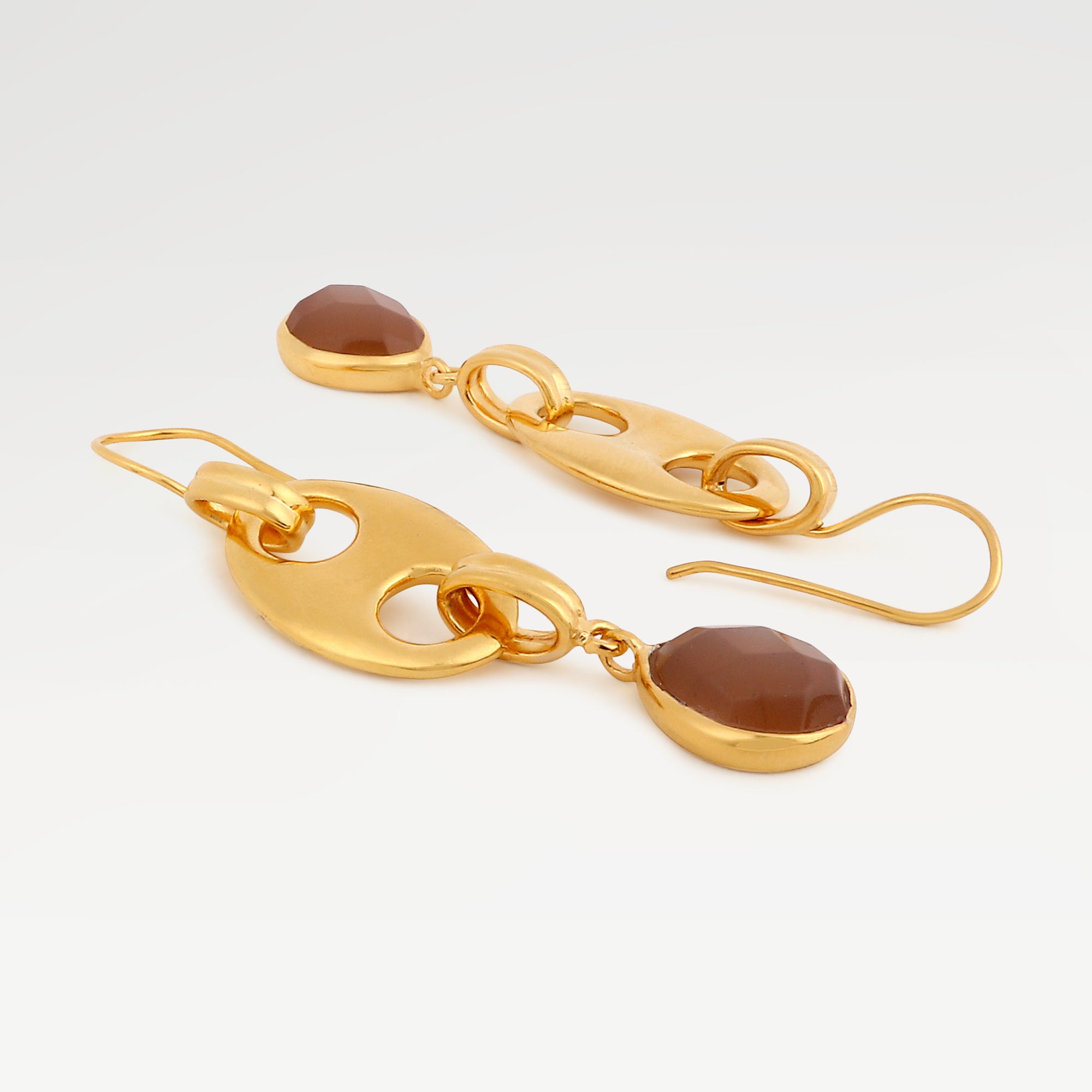 Boucles d'oreilles à tige en argent sterling 925 plaqué or 2 microns avec plaque en forme de D bleu laiteux aqua C Qtz