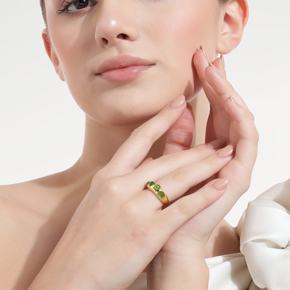 Bague élégante classique en argent sterling 925 avec zircon cubique tanzanite et pierres multiples