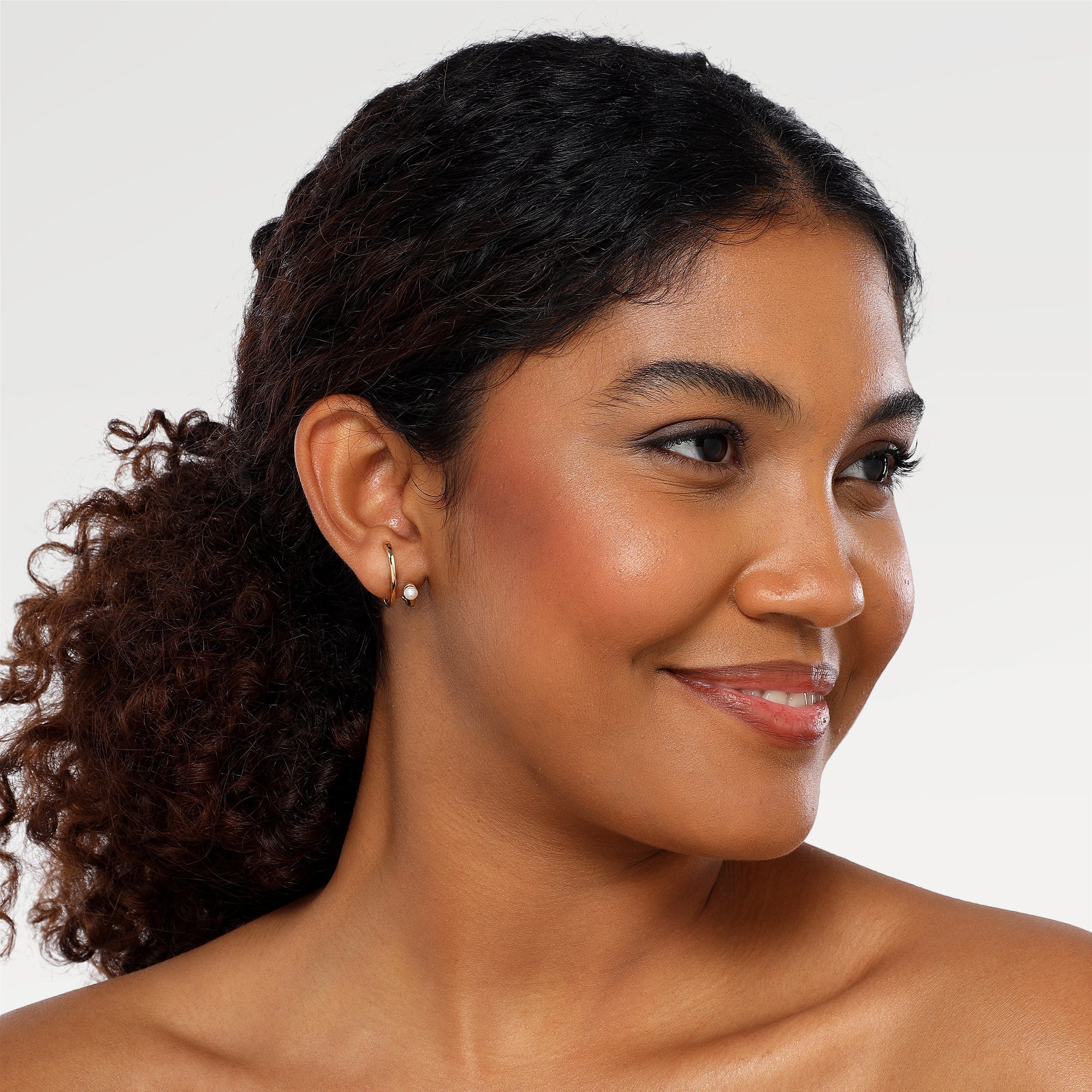 Anna Roundel Pearl Earrings