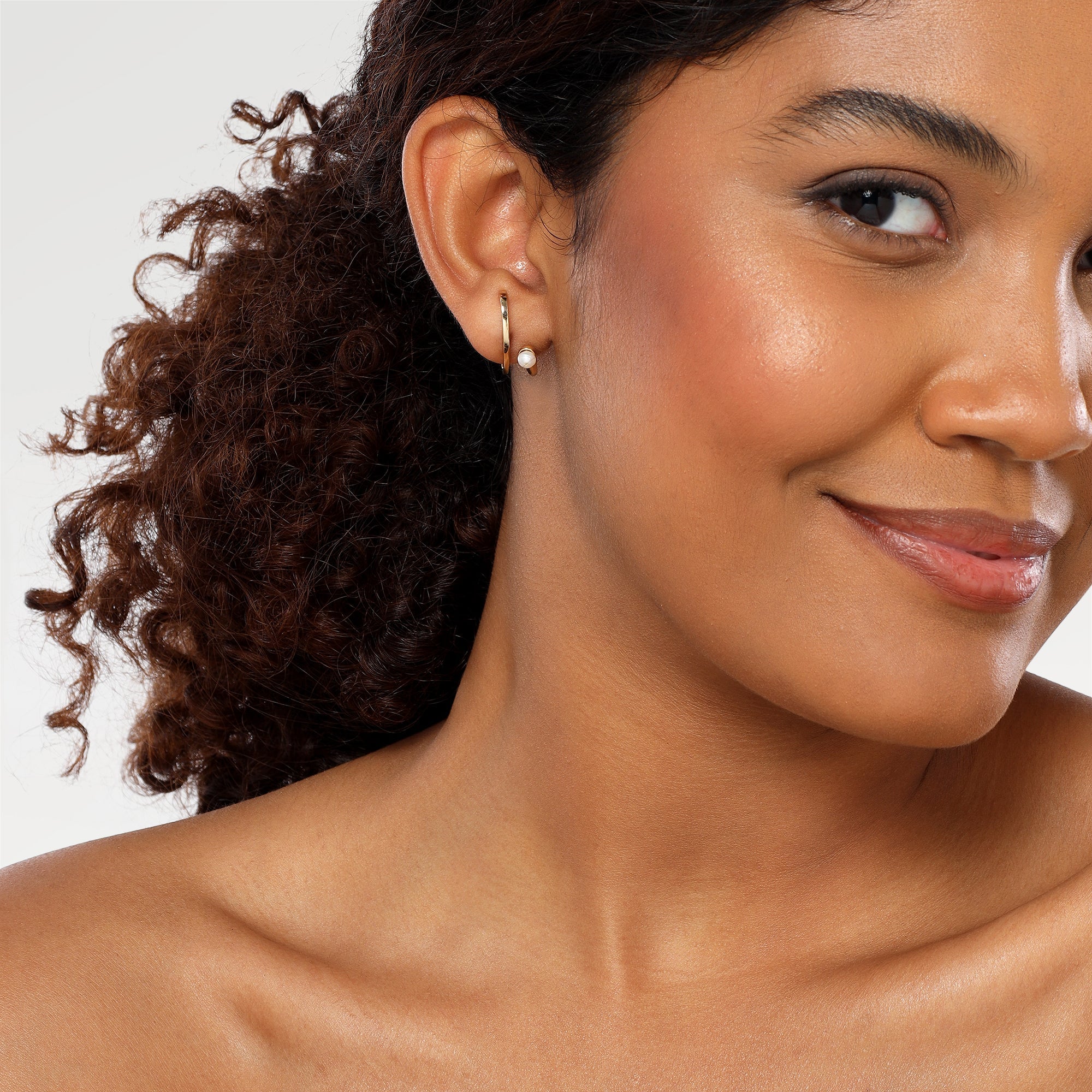 Anna Roundel Pearl Earrings