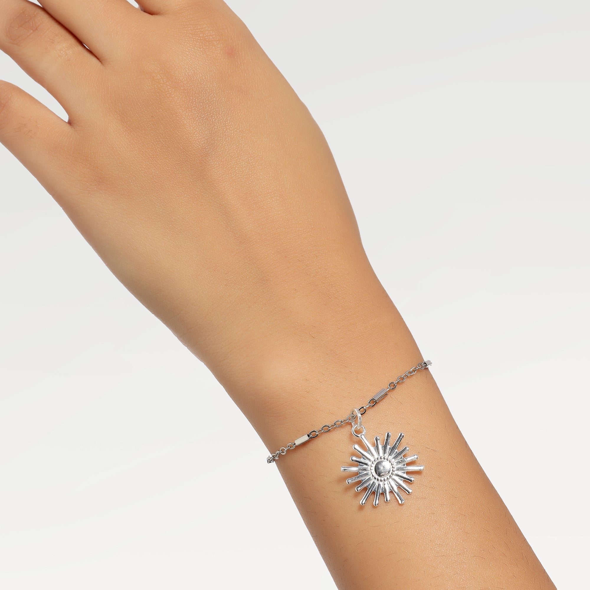 Anna Minimal Sun Pendant
