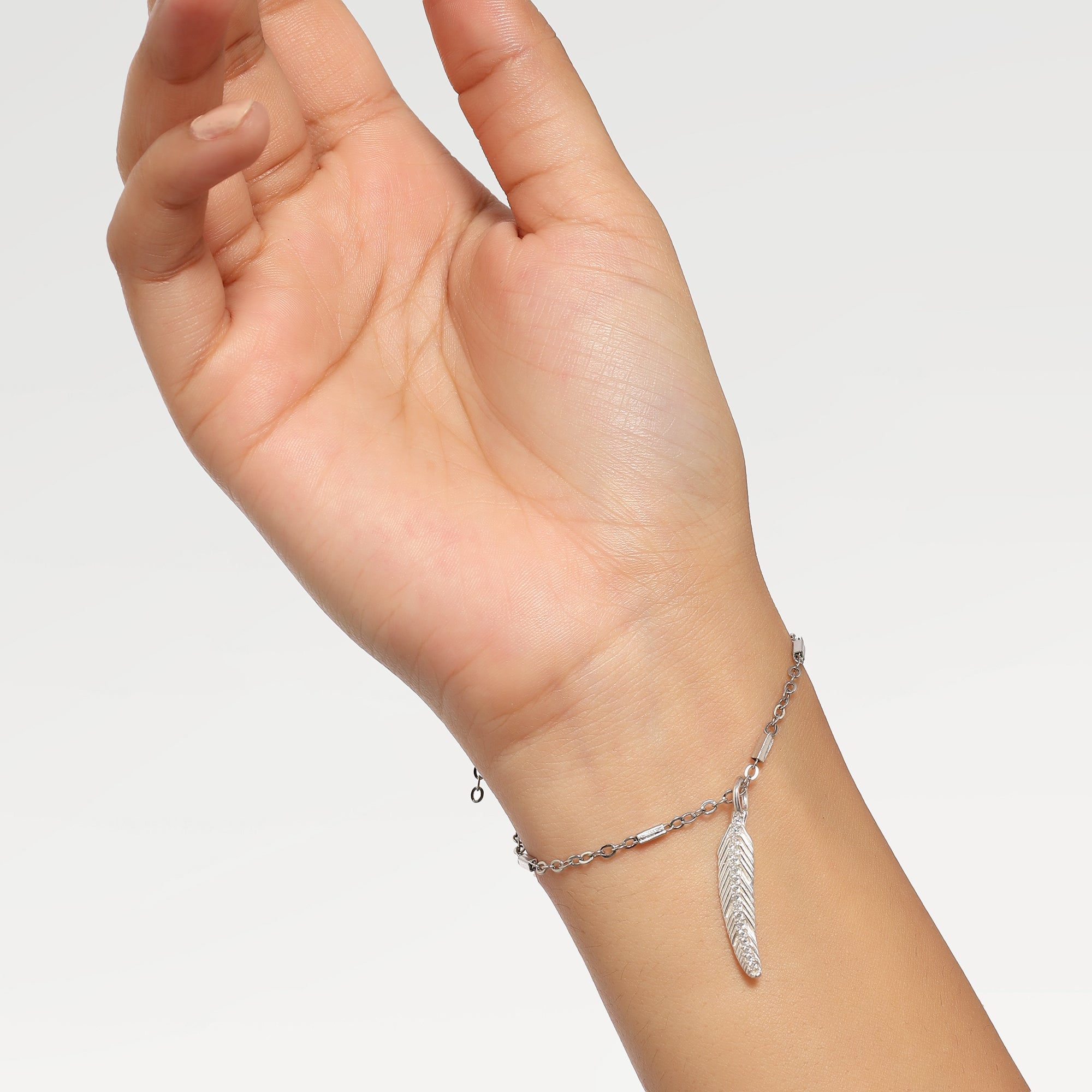 Grace Pave Leaf Zirconia Pendant
