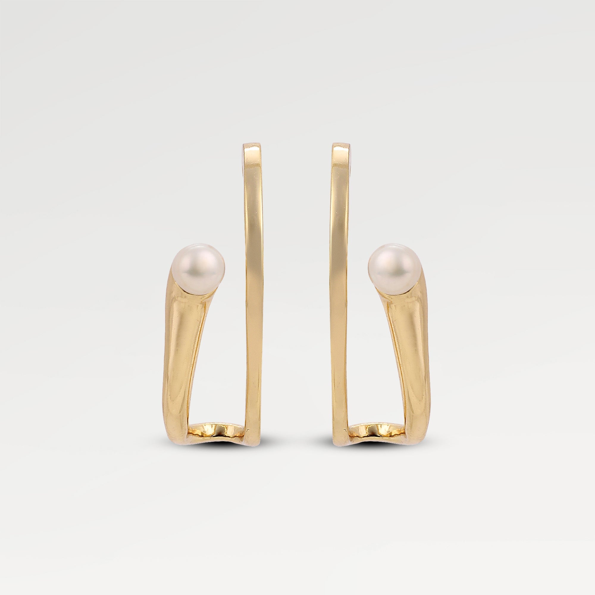 Anna Roundel Pearl Earrings