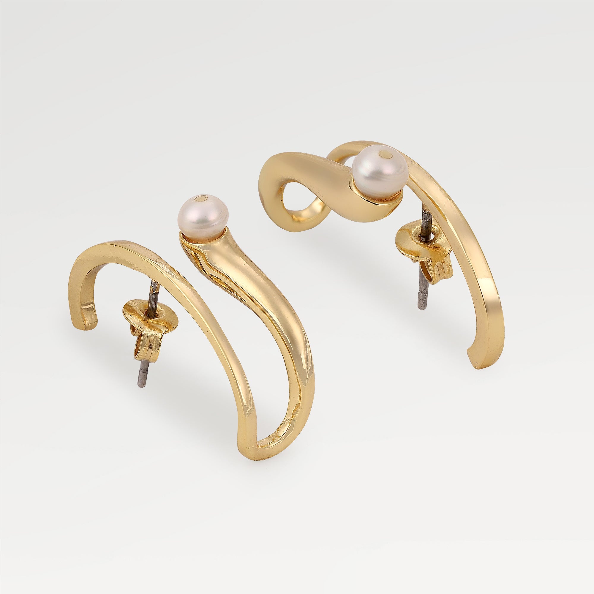 Anna Roundel Pearl Earrings