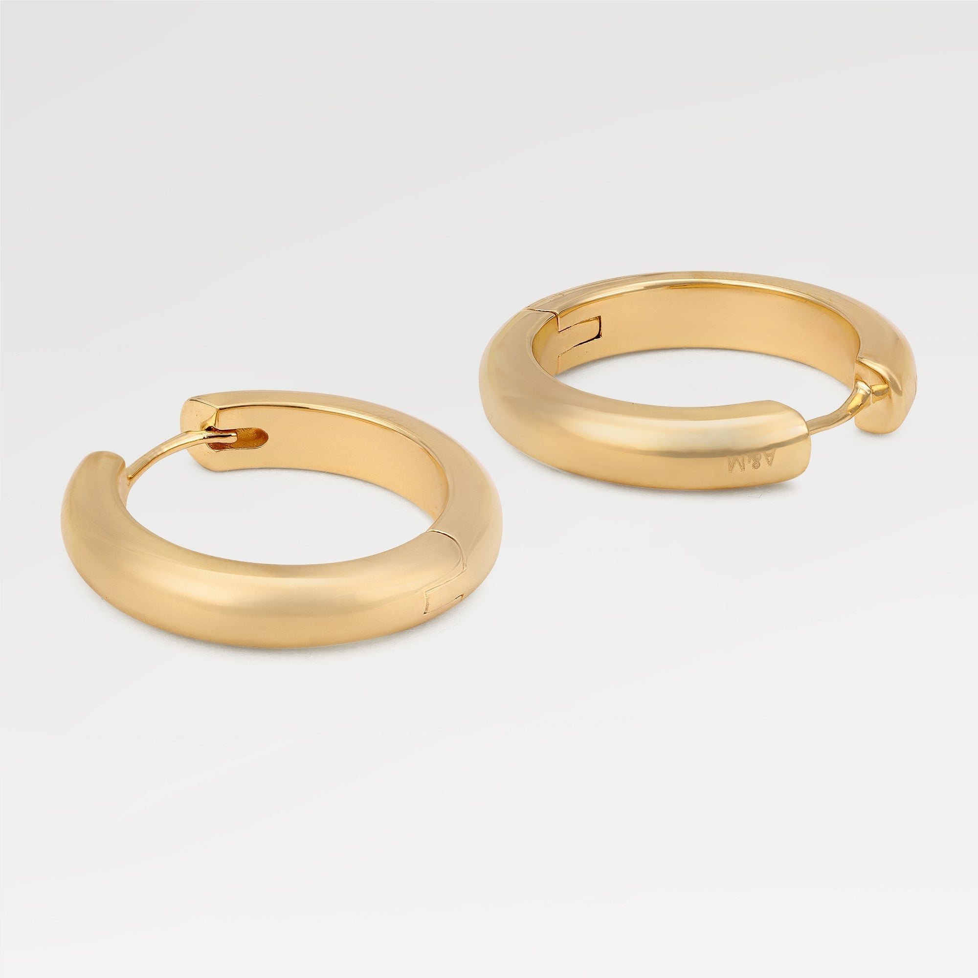 Anna Minimal Huggies Earrings
